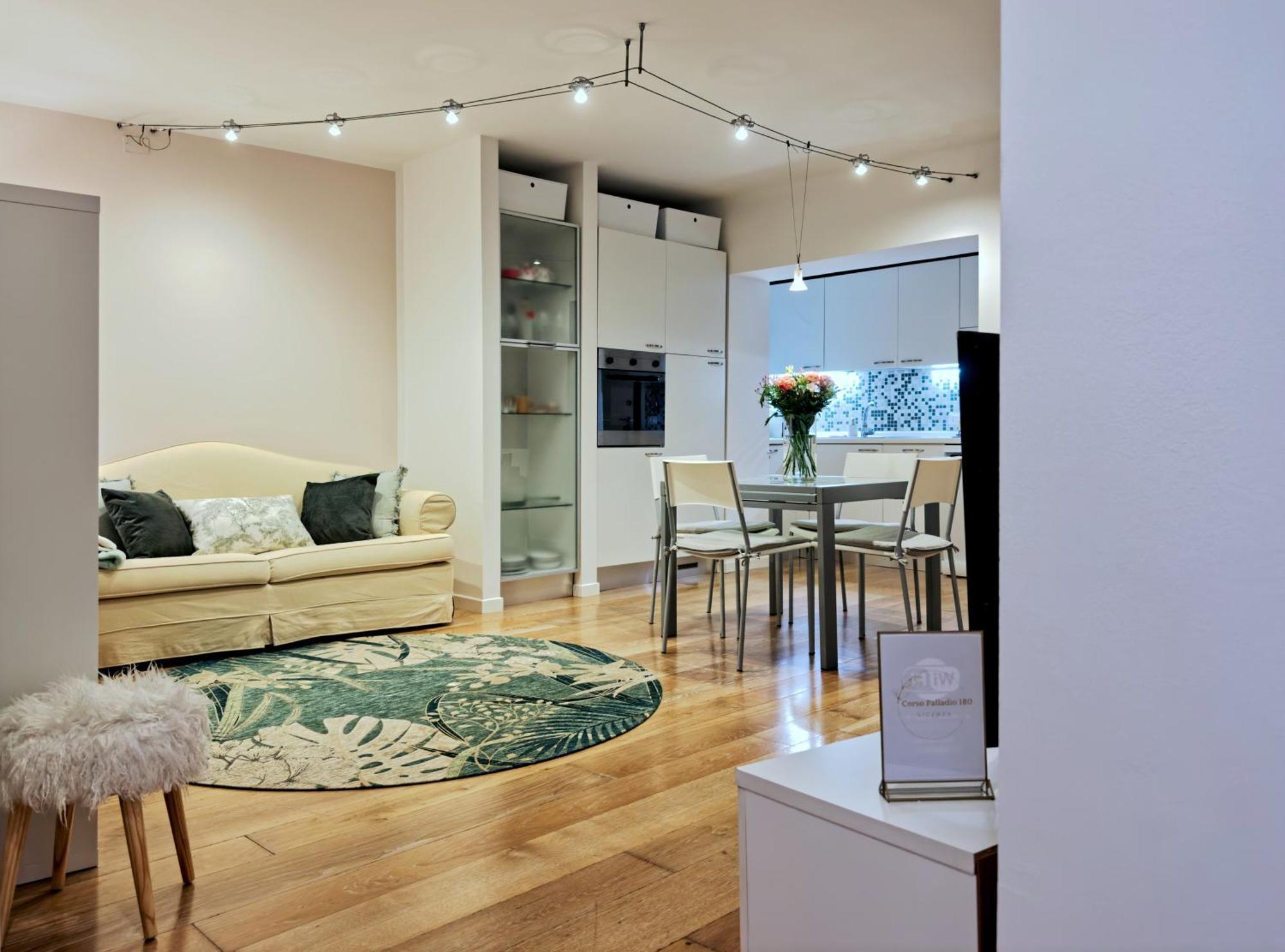 Apartment Elegant In Corso Palladio! *